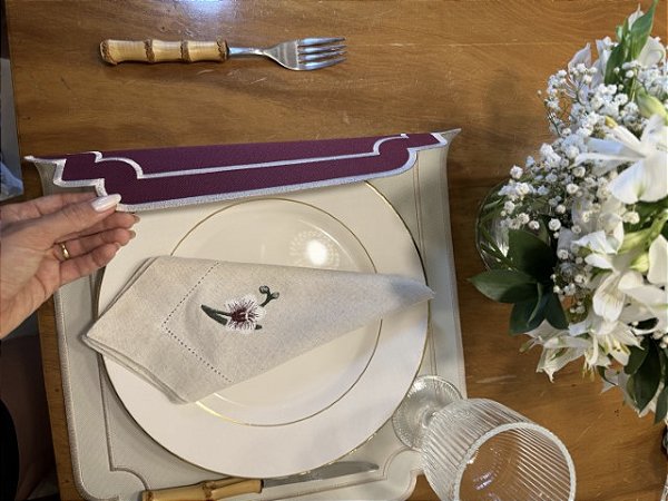 Jogo Americano Bordô com Off Dupla Face Retangular