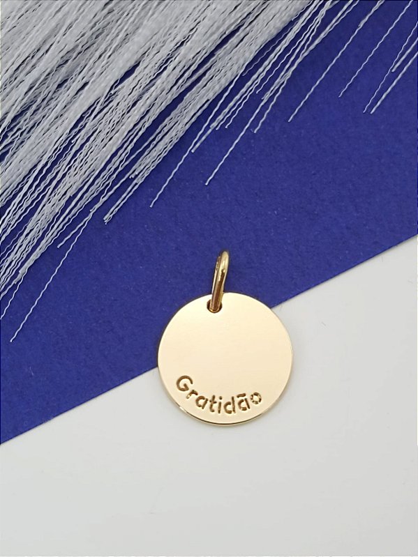 Pingente Banhado a Ouro 18K Escrito Gratidão Bijou Art