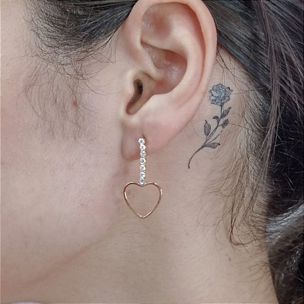 Brinco Antialérgico Banhado a Ouro 18K de Coração Pendurado Bijou Art