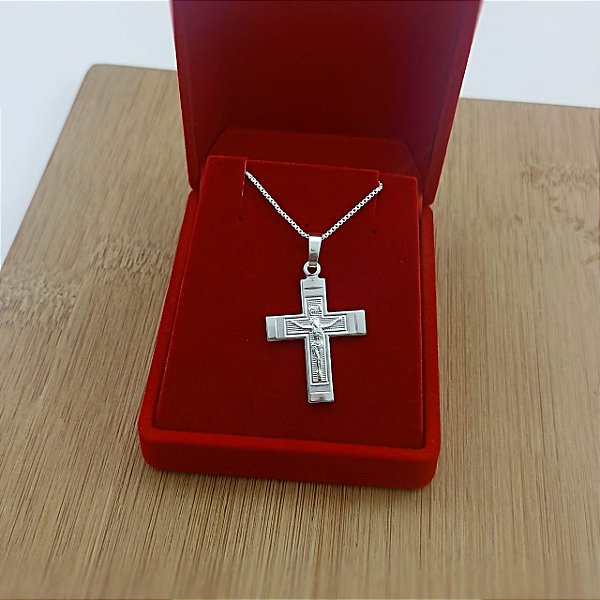 Pingente Banhado a Prata De Cruz Com Cristo Trabalhada Bijou Art