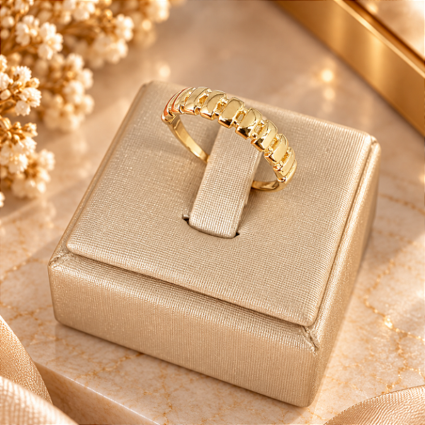 Anel Banhado a Ouro Liso Com Detalhes Trabalhados Bijou Art