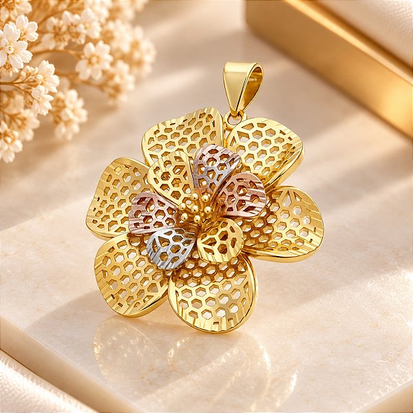 Pingente Banhado a Ouro De Flor Vazada Com 3 Cores Bijou Art