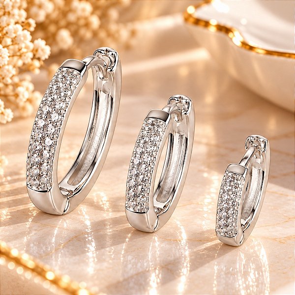 Brinco De Argola Banhado a Prata Com Fileira de Mini Zircônias Bijou Art