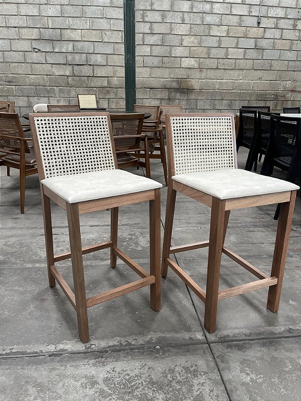 Banqueta Alta Verona Encosto em Tela e Madeira Maciça