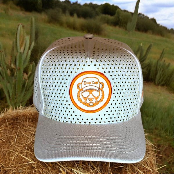 Boné Branco Dom Cap com recorte a laser