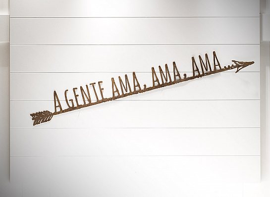 Flecha ferro "a gente ama, ama..."