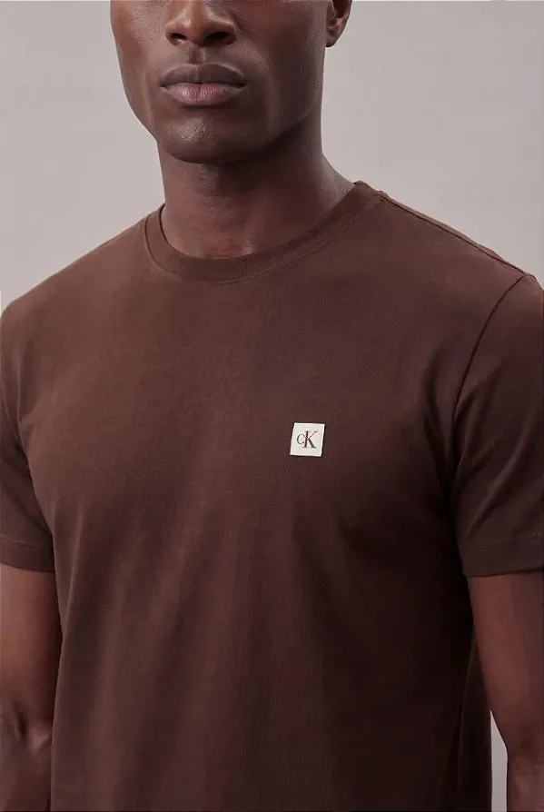 Camiseta mc ckj masc algodão egipicio marrom Calvin Klein ckjm130k