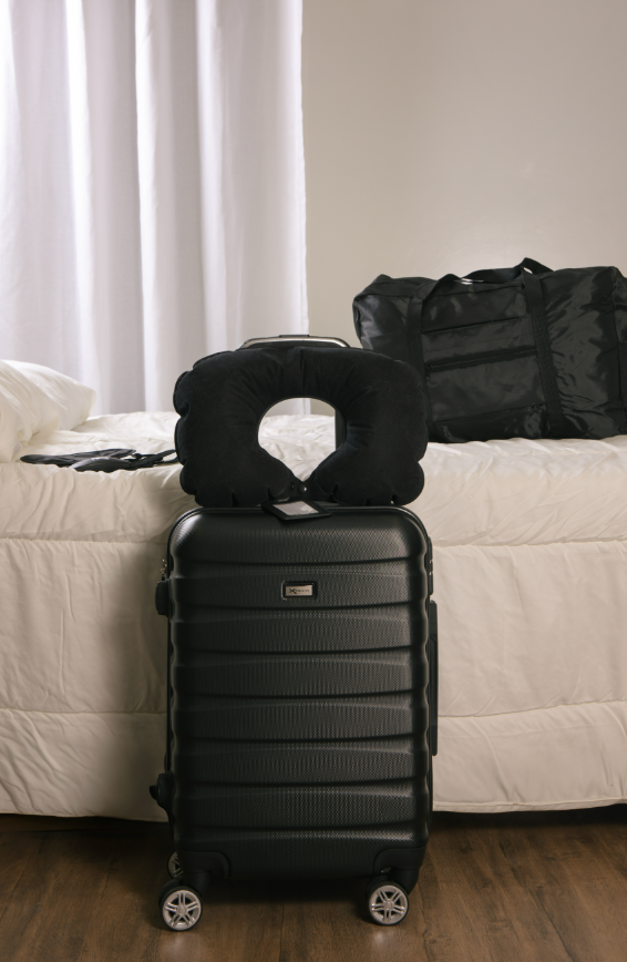 KIT VIAGEM COM TRAVESSEIRO INFLÁVEL, PLUG PARA OUVIDOS E MÁSCARA DE POLIÉSTER PRETO - LYOR
