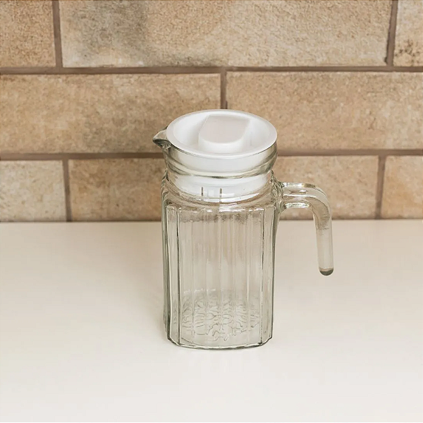 JARRA PORTA DE GELADEIRA DE VIDRO COM TAMPA EM PLÁSTICO 650ML - LYOR