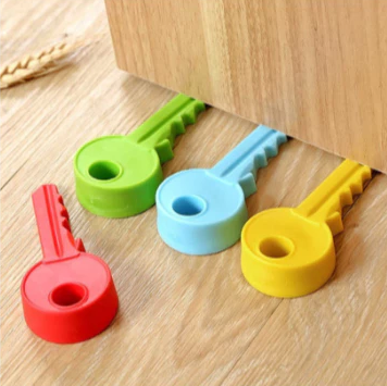 PRENDEDOR PARA PORTE DE SILICONE FORMATO DE CHAVE TRAVA PORTA 13X6CM - CLINK