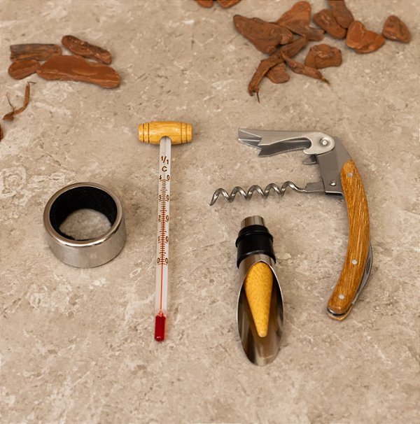 KIT PARA VINHO 4 PEÇAS DE AÇO INOX E MADEIRA BON GOURMET COM ESTOJO - WOLFF