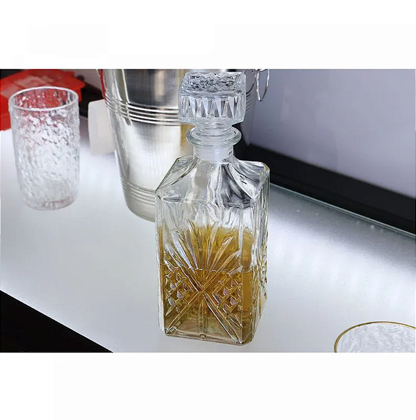 GARRAFA DE VIDRO PARA WHISKY SORTIDO 900ML - LYOR