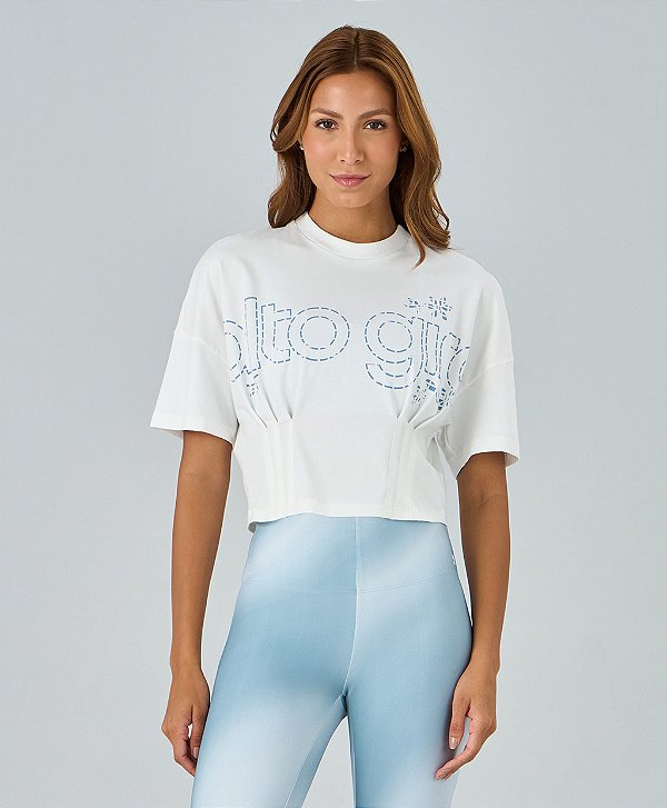 T-shirt Feminina Com Pregas Alto Giro