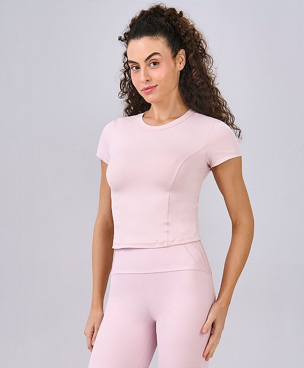 T-Shirt Cropped Ajustada Abertura Costas Alto Giro