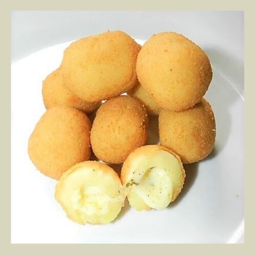 Bolinha de Queijo - VALOR REF. A 10 UNIDADES