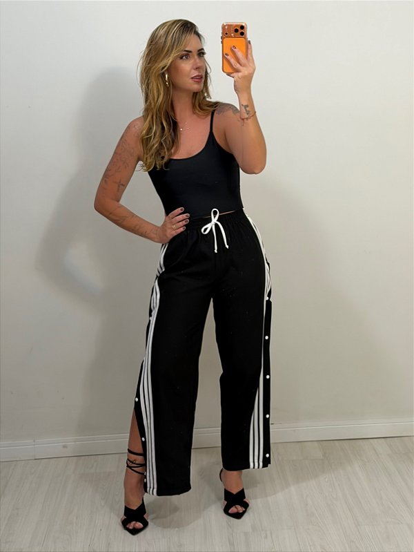 CALÇA LISTRA BOTÕES PRETA (AR26-633)