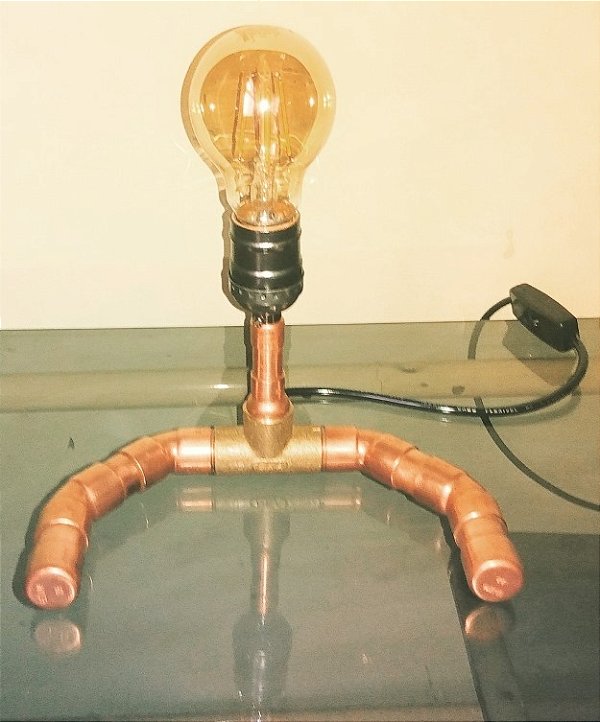 Luminária de Tubos de Cobre com Soquete Retrô