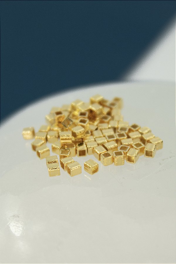 Entremeio Quadrado 2X2Mm Lixado Ouro - 100 Pçs