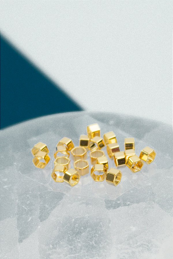 Entremeio Hexagono 3Mm Ouro - 100Pçs