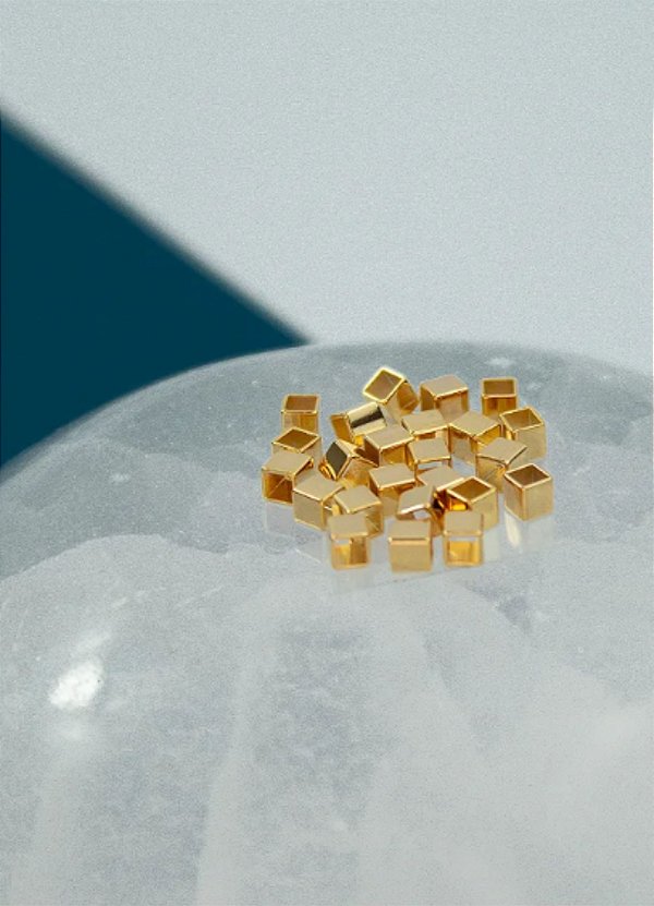 Entremeio Quadrado 3X3Mm Liso Ouro - 50Pçs