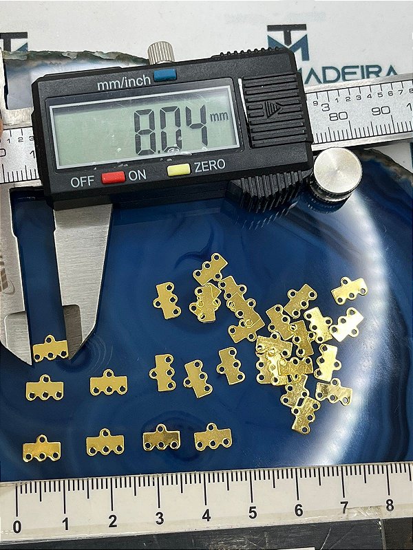 Terminal Cabide 3 Saidass Pequeno 8Mm - Banho De 02 Milesimos De Ouro 18K - 01 Unid