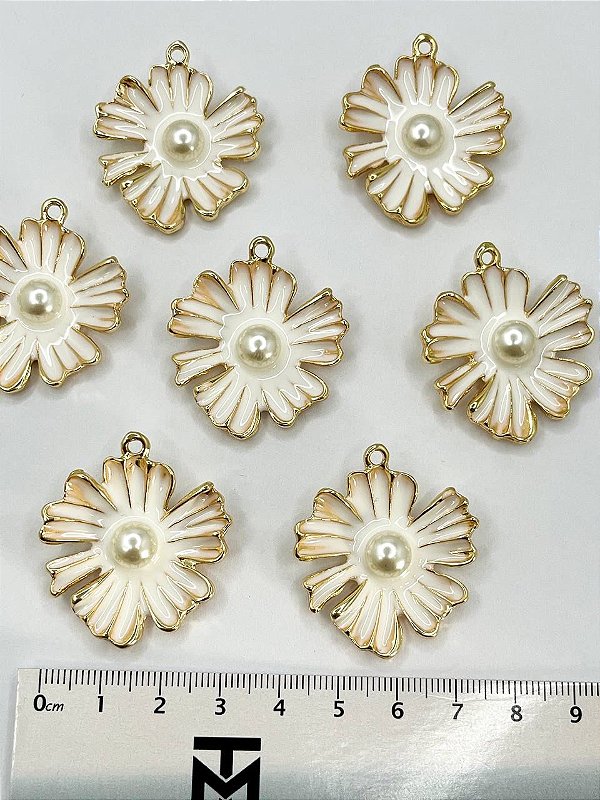 Pingente Flor Resinado Com Perola - 01 Unid