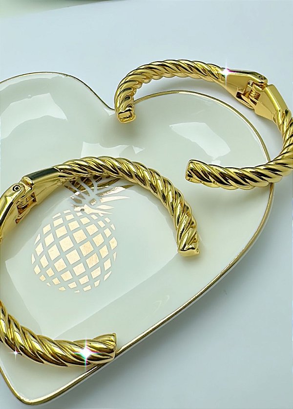 Bracelete De Metal Trabalhado Com Verniz Italiano Qtd - 01 Unid