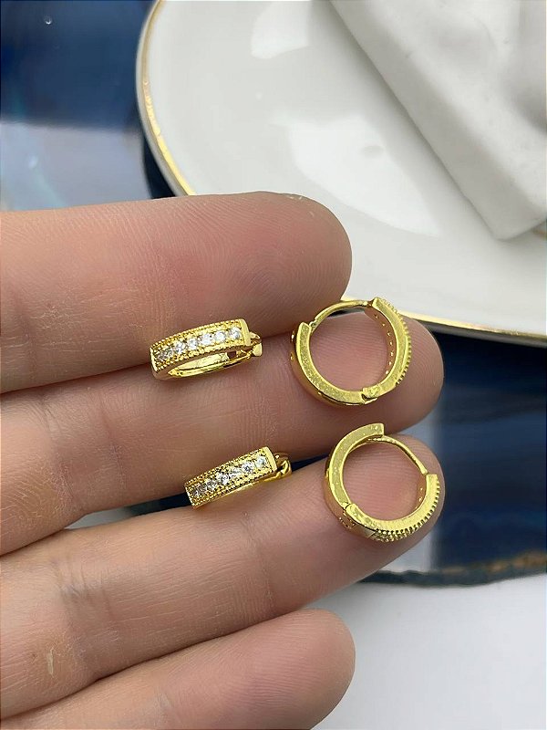 Brinco Argola Click Cravejado Zirconia Cristal  Medida 15Mm Banho Ouro 2 Milésimos Com Verniz Protetivo - 1 Par