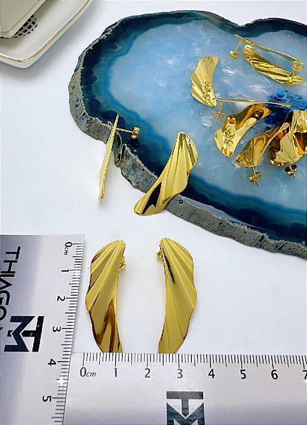 Brinco Asa Martelado - O Par - Banho De 02 Milésimos De Ouro 18K