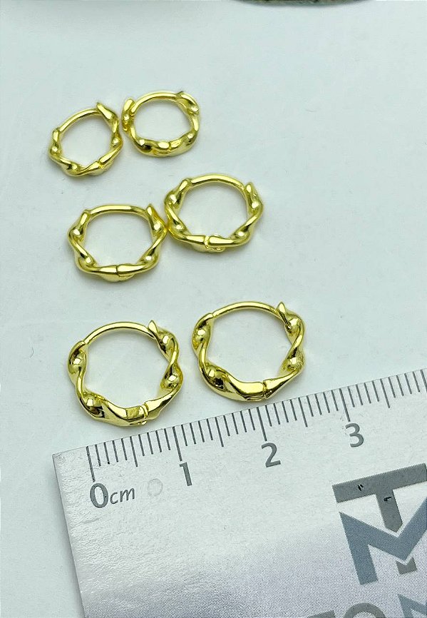 Trio Brinco Argola Torcida Fina  3 Pares  Tipo Click - Banho Ouro 2 Milésimos Camada Com Verniz italiano - P M G