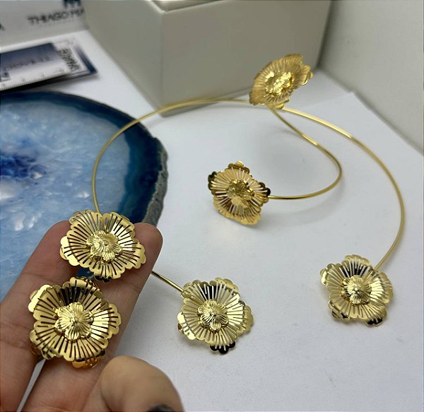 Conjunto Flor Choker + Brinco + Bracelete- Banho 02 Milesimos De Ouro 18K