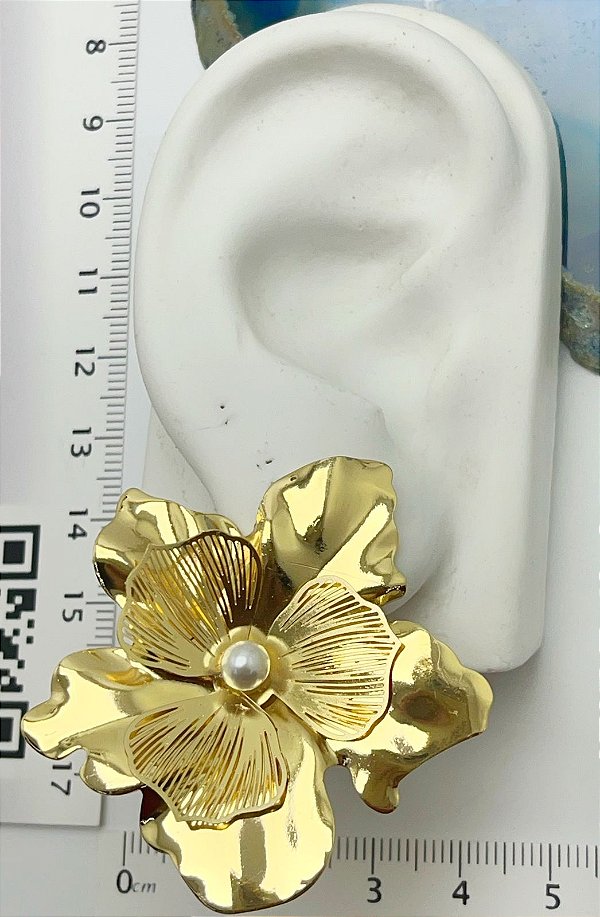 Brinco Flor com perola banho ouro - 1 par com tarraxa