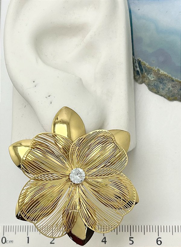 Brinco Flor banho ouro com zirconia - 1 par com tarraxa