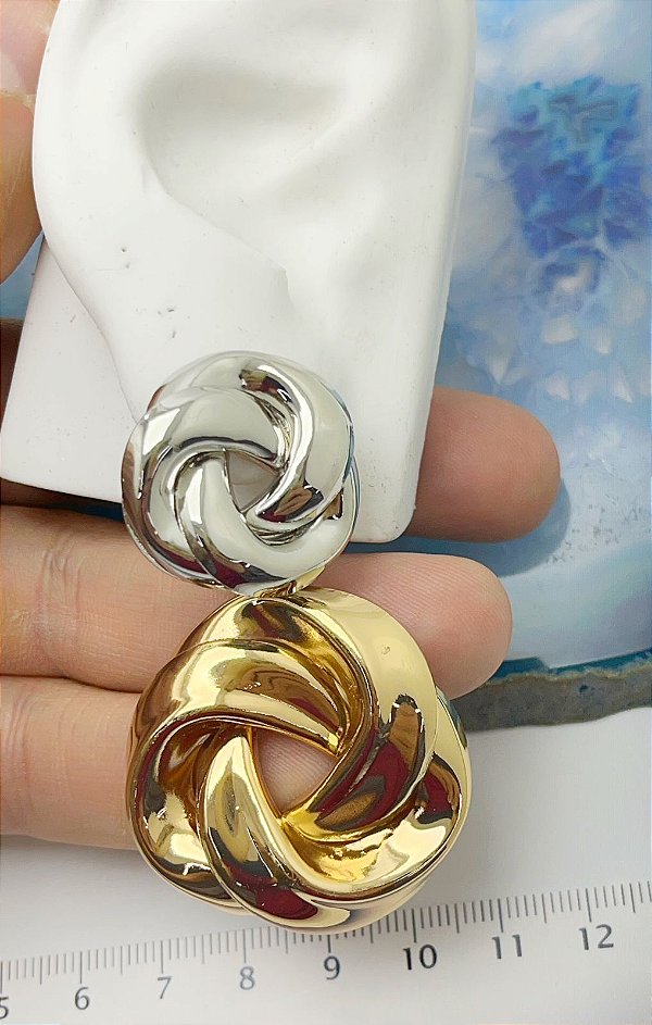 Brinco organico ouro e niquel - 1 par