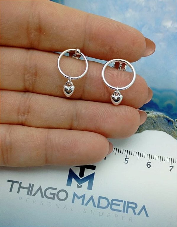 Brinco redondo Prata com coração - semijoia prata 925 banho camada 50 milésimos - 1 par