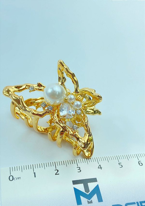 Piranha borboleta com perola e zirconia dourado  - 1 unidade