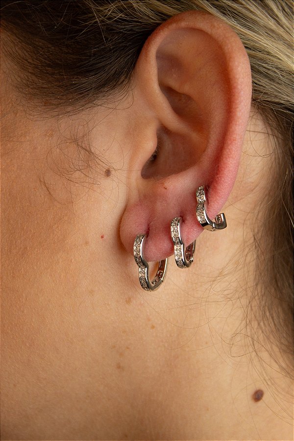 Trio Brinco Coracao cravejado zirconia banho diamante niquel - 1 par de cada tamanho - P M G