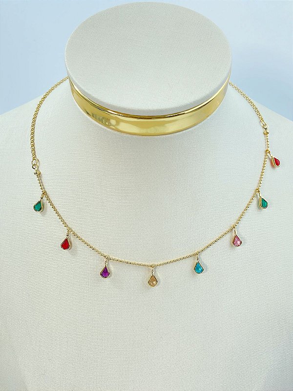 Colar Choker com cristais coloridos - Banho ouro 2 milésimos com verniz italiano e extensora - 1 unidade