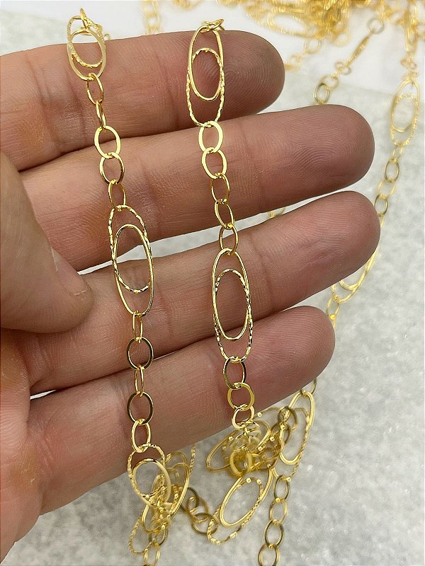 Corrente Cadeado Trabalhada elo soldado Banho ouro 2 milésimos com verniz protetivo italiano - 1 metro