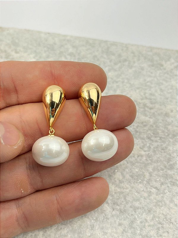 Brinco Gota com perola - banho Ouro 2 milesimos e verniz - 1 par