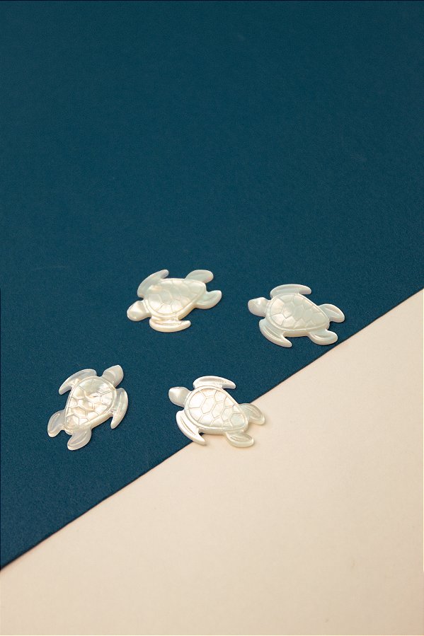 Pingente Tartaruga passante Madreperola - 01 Und