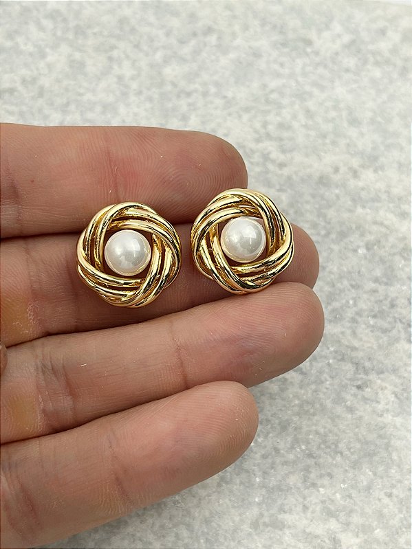 Brinco orgânico com pérola banho ouro com verniz - 1 par