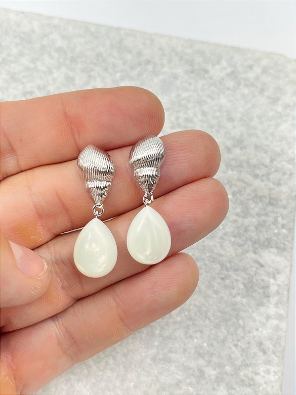 Brinco Concha com gota banho diamante com verniz - 1 par