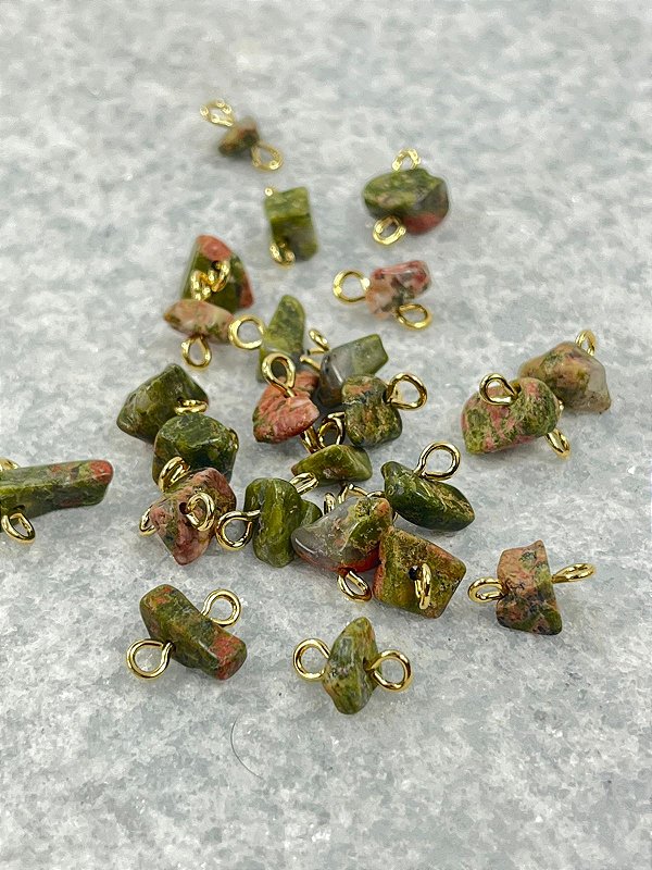 PEDRA NATURAL CASCALHO VERDE MESCLADO CASTROADO - CONTRAPINADA BANHO OURO - TAMANHO MÉDIO 7MM - 1 UNIDADE