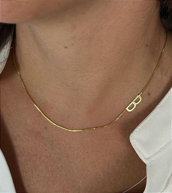 Colar Letra Semijoia Banho Ouro 5 Milésimos com verniz - LETRA B - veneziana com fecho latão - 1 unidade