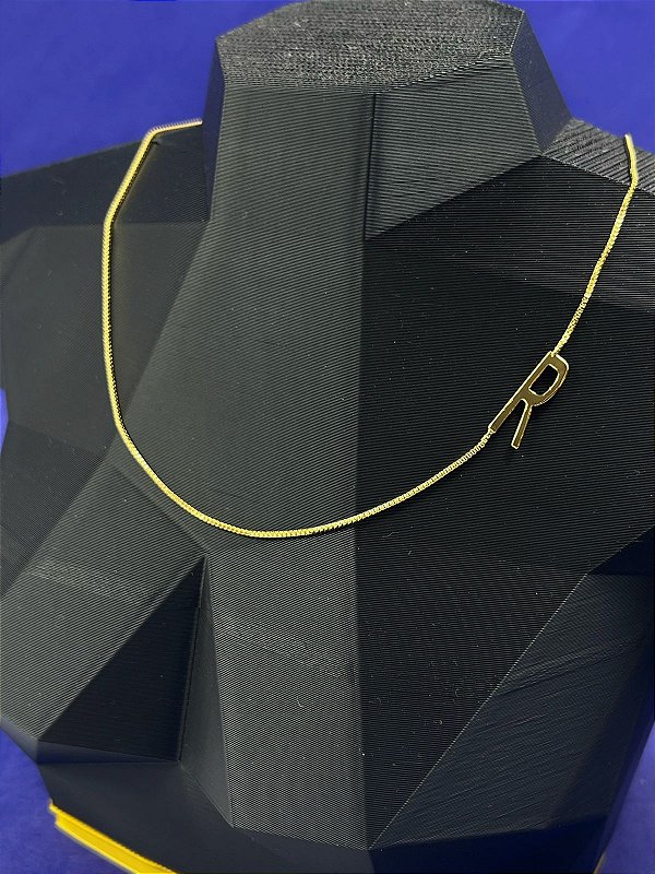 Colar Letra Semijoia Banho Ouro 5 Milésimos com verniz - LETRA R - veneziana com fecho latão - 1 unidade