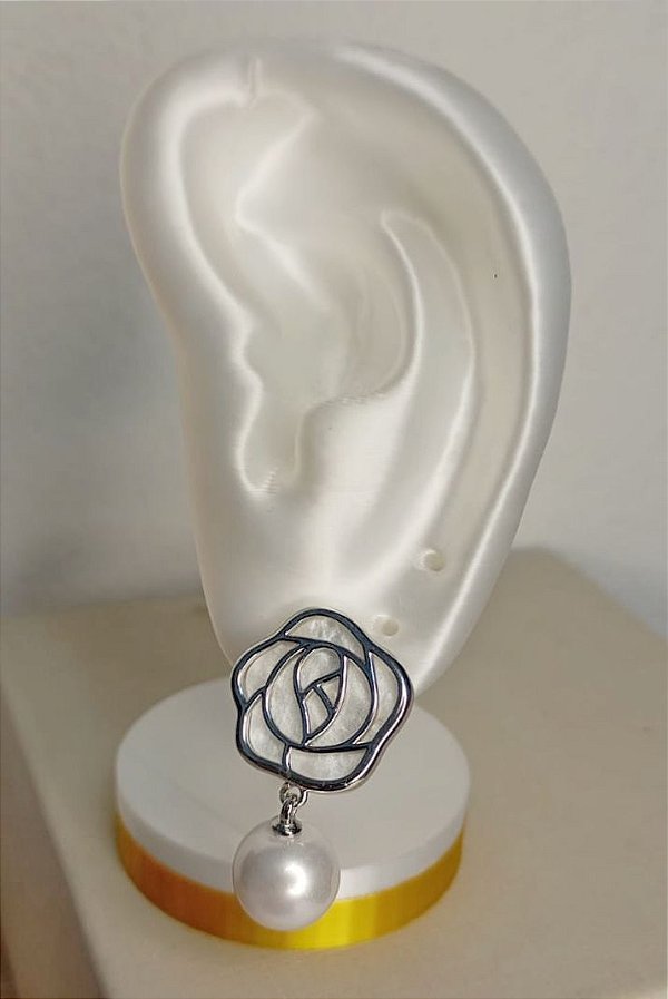 Brinco Flor com Perola e madreperola niquel - 1 par