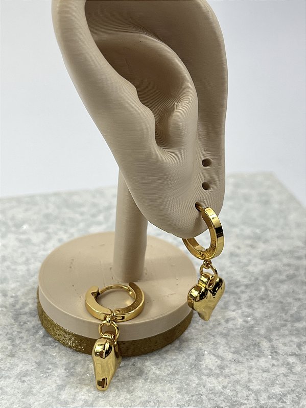 Brinco Tranqueta Aço inox dourado com pingente coração - 1 par