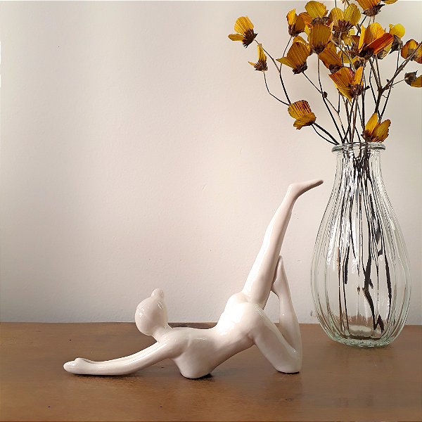 Escultura Yoga em Porcelana
