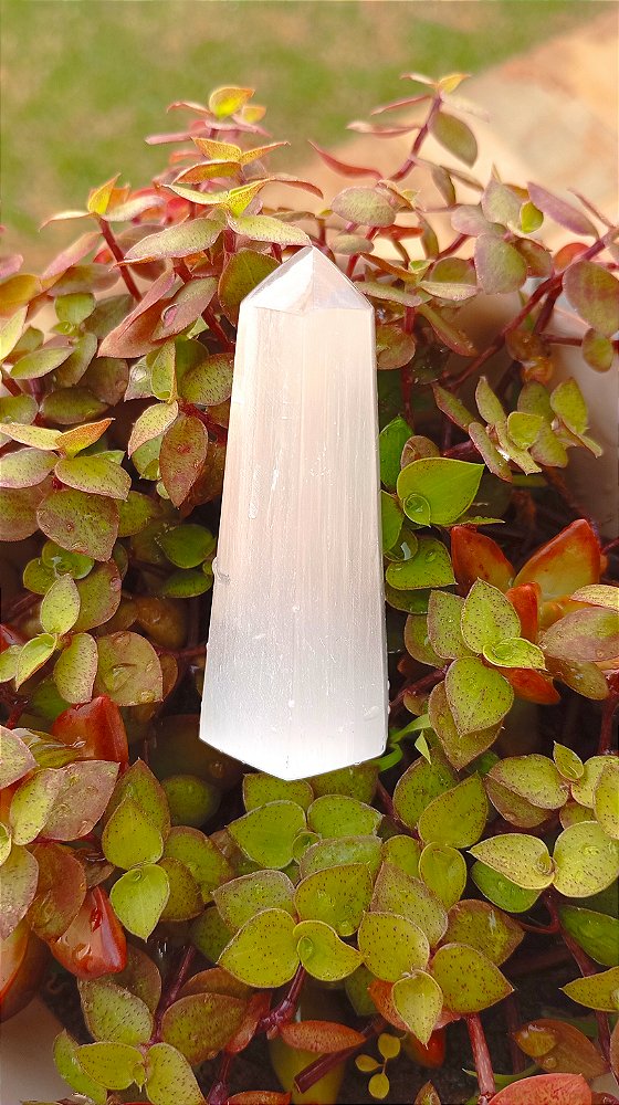 Torre de Selenita Branca Lapidada